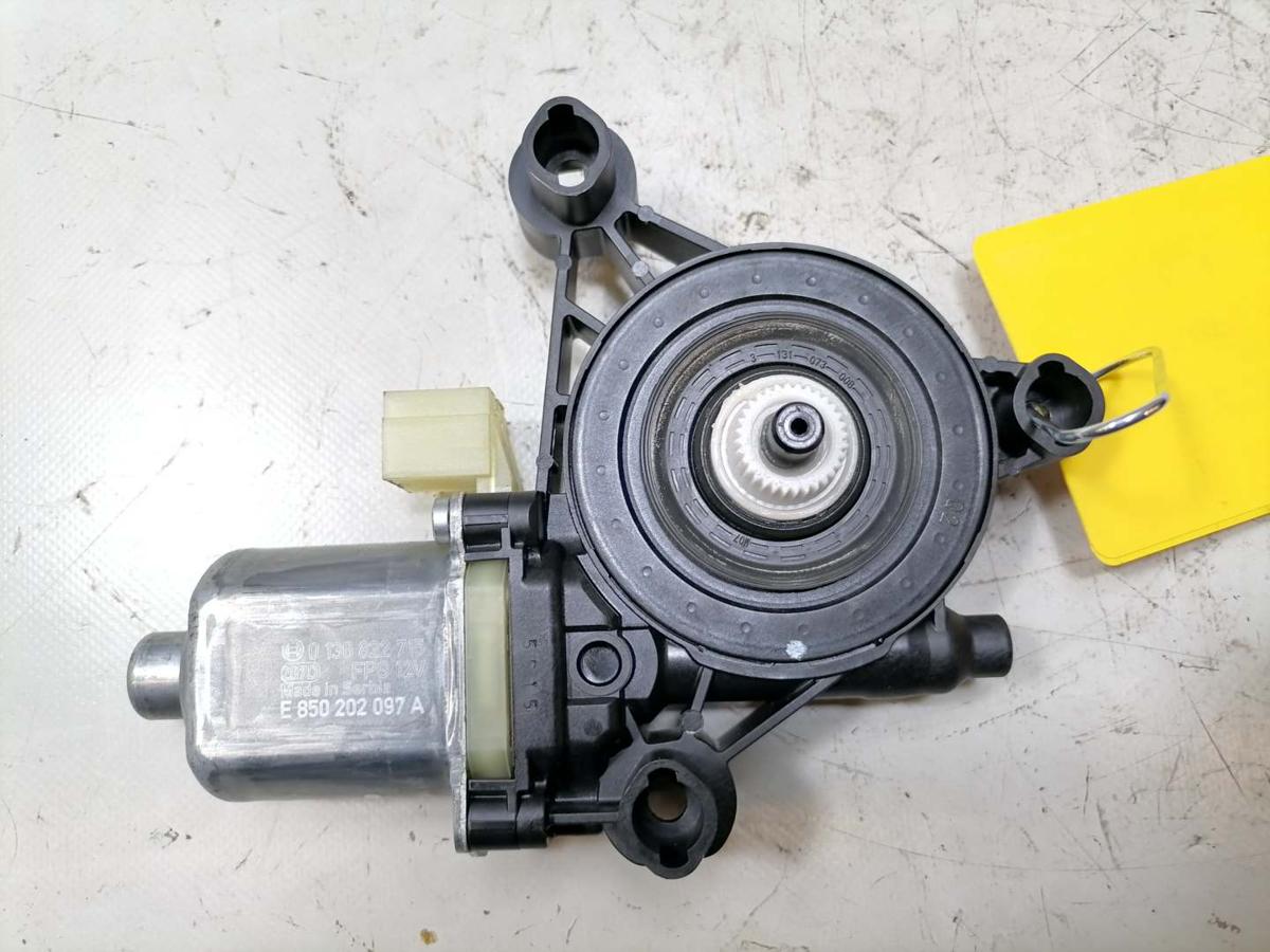 VW Golf 8 original Fensterhebermotor vorn links Bj.2024